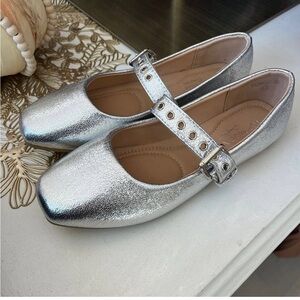 Silver Mary Jane flats size 6